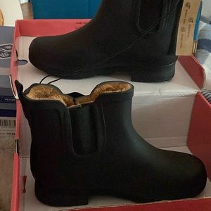 New and unused black boots size:7 from Chooka